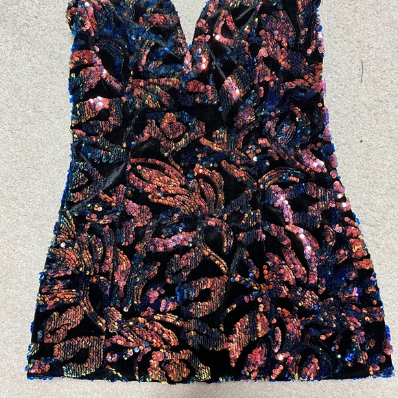 💙💚💜💖BEAUTIFUL Sequence Occasion Dress Size Med.looking For Homecoming or Prom? - Picture 3 of 6